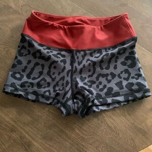 Grey and red leopard print gym shorts / M